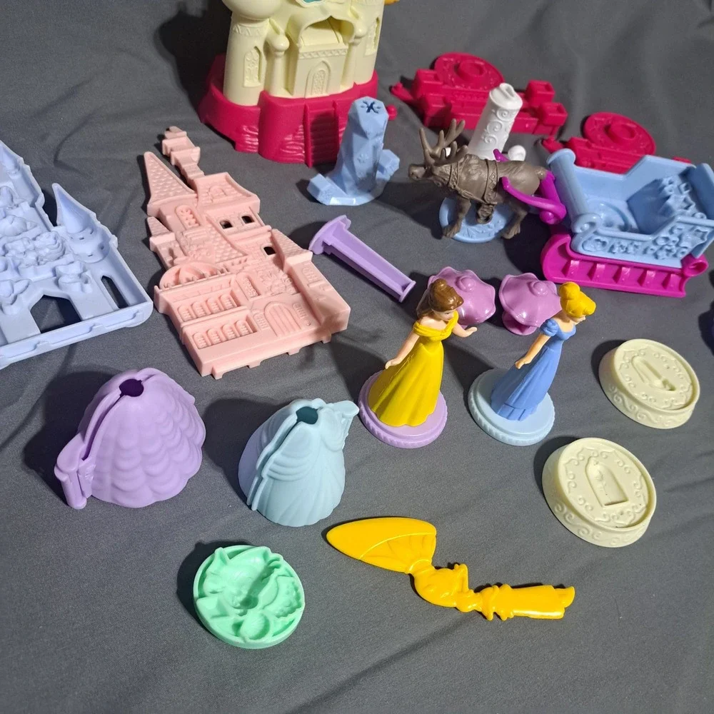Play-Doh Disney Princess Sparkle Kingdom & Frozen Sled Adventure Stamper‎ Sets